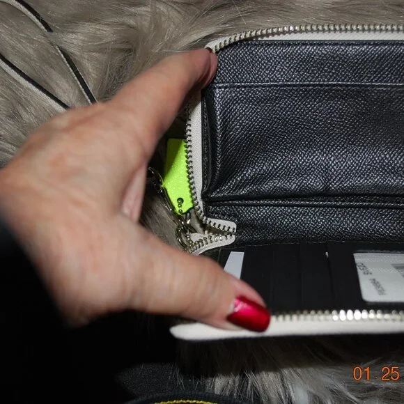 Coach Wallet Wristlet NEW - Picture 3 of 8